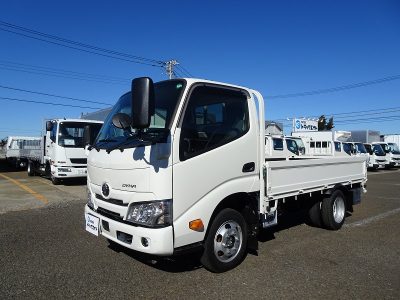 トヨタ 令和6年式 平ボディー 全低床 1.75t積載
