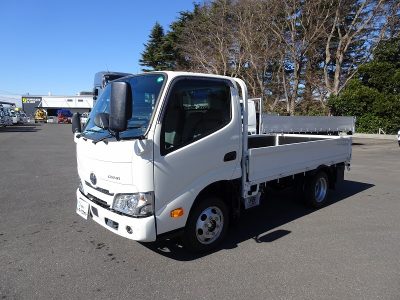 トヨタ 令和6年式 平ボディー 全低床 1.75t積載